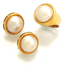 18K Gold Moby Pearl Ring and Earring Set