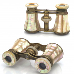 Audemair Paris Opera Glasses – Luminous Mother-of-Pearl, Functional Vintage Piece