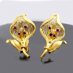 Diamond & Amethyst Floral Earrings in 18K Yellow Gold – 20mm x 30mm