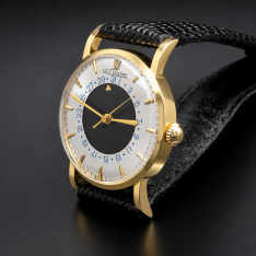 Vintage 14K Gold LeCoultre Wristwatch c.1950s | Black & Silver Calendar Dial | 17 Jewel