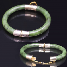 Beautiful Green Jade Bracelet with Gold Plated Hinged Clasp