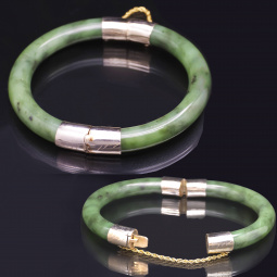 Beautiful Green Jade Bracelet with Gold Plated Hinged Clasp