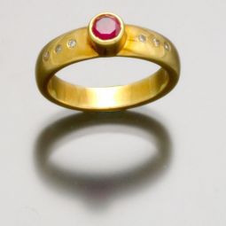VINTAGE RUBY DIAMOND RING | GOLD BAND