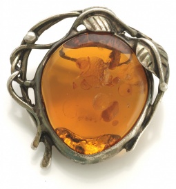Art Nouveau Amber Brooch CA1930s | Silver Openwork Leaf and Vine Frame