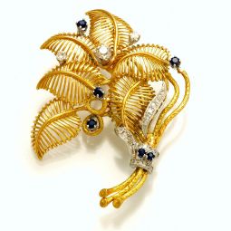 18K GOLD DIAMOND SAPPHIRE STYLISTIC LEAF BROOCH | 1.0 CT TW OF H/I - VS1/SI2 DIAMONDS